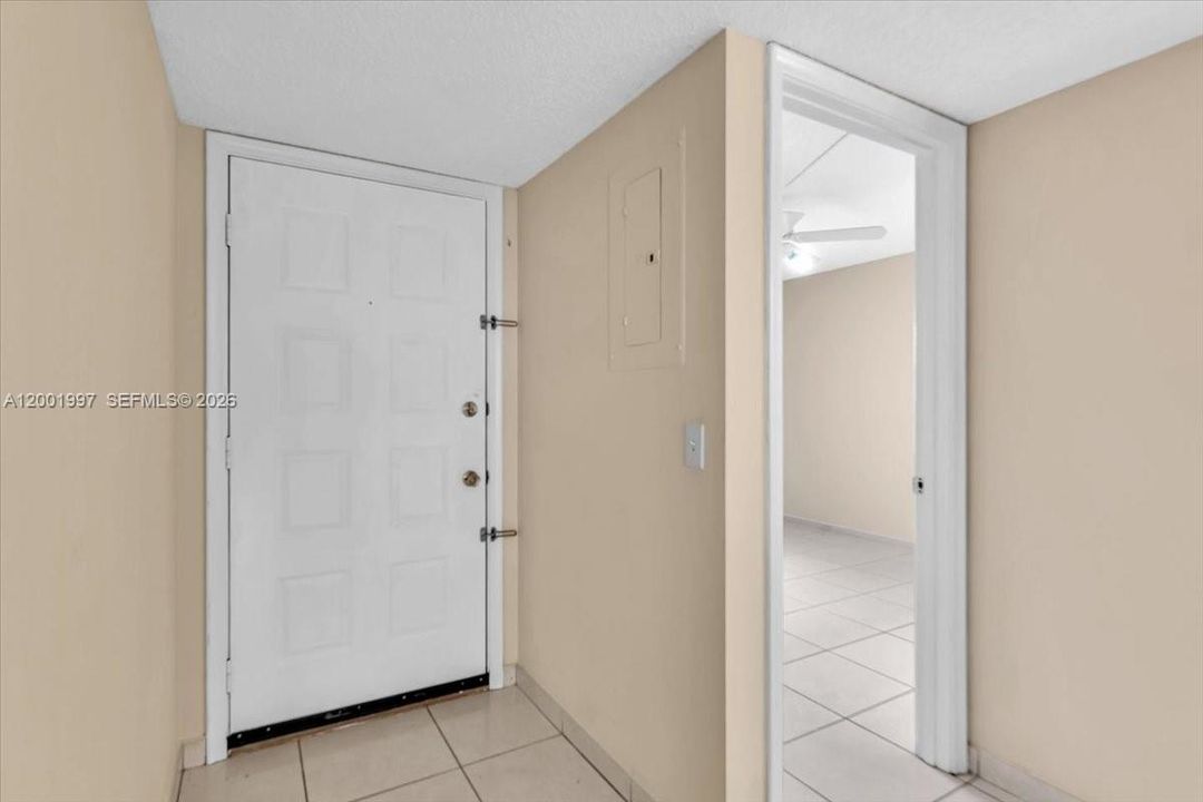 Activo con contrato: $160,000 (2 camas, 2 baños, 925 Pies cuadrados)