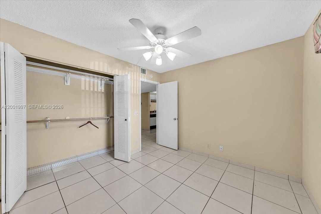 Activo con contrato: $160,000 (2 camas, 2 baños, 925 Pies cuadrados)