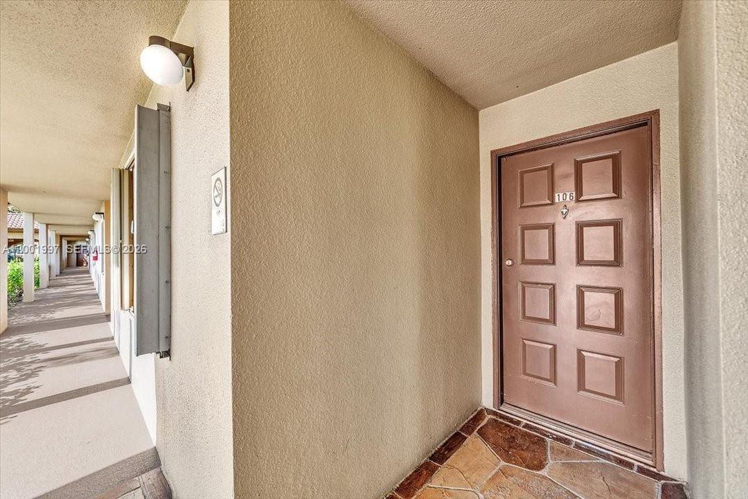 Activo con contrato: $160,000 (2 camas, 2 baños, 925 Pies cuadrados)