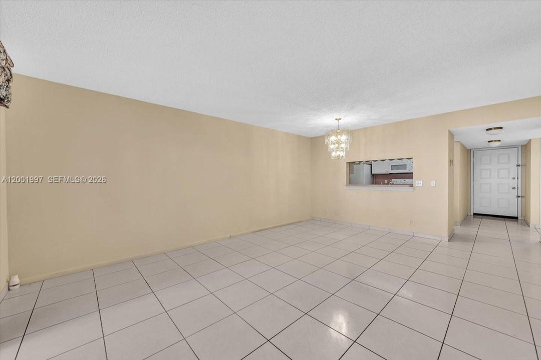 Activo con contrato: $160,000 (2 camas, 2 baños, 925 Pies cuadrados)