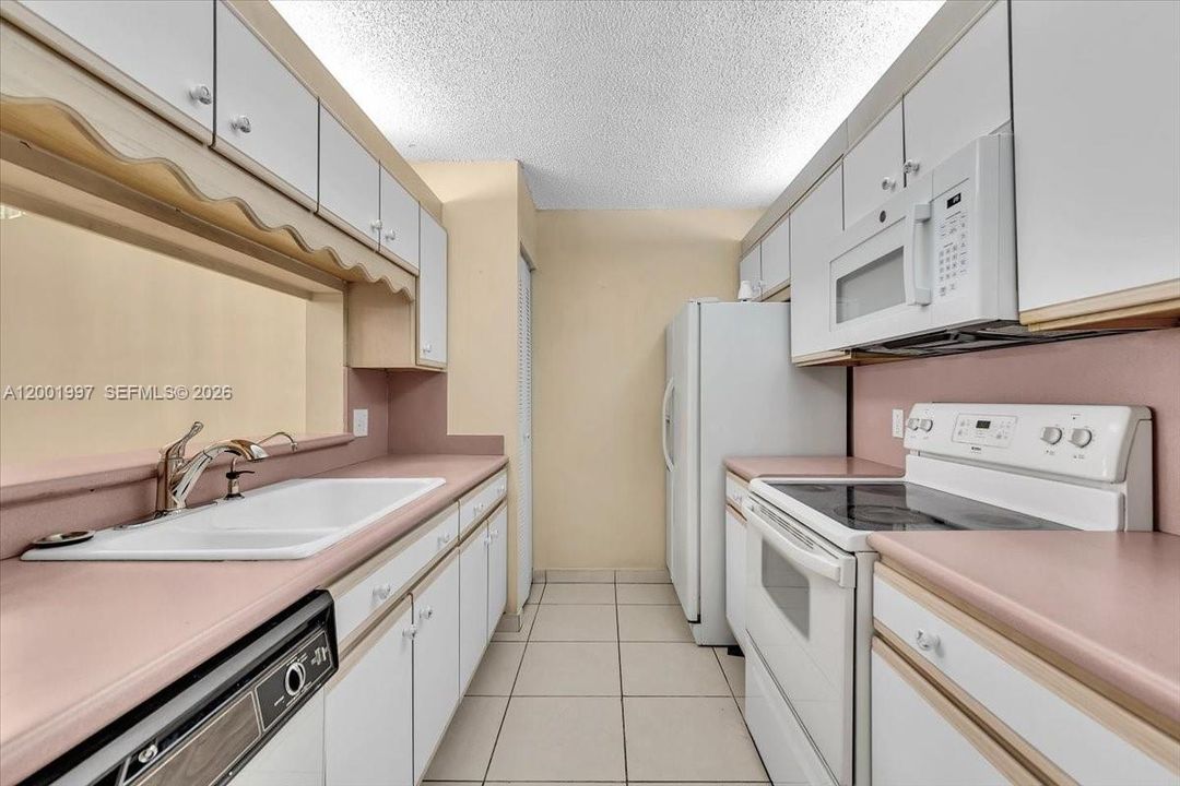 Activo con contrato: $160,000 (2 camas, 2 baños, 925 Pies cuadrados)