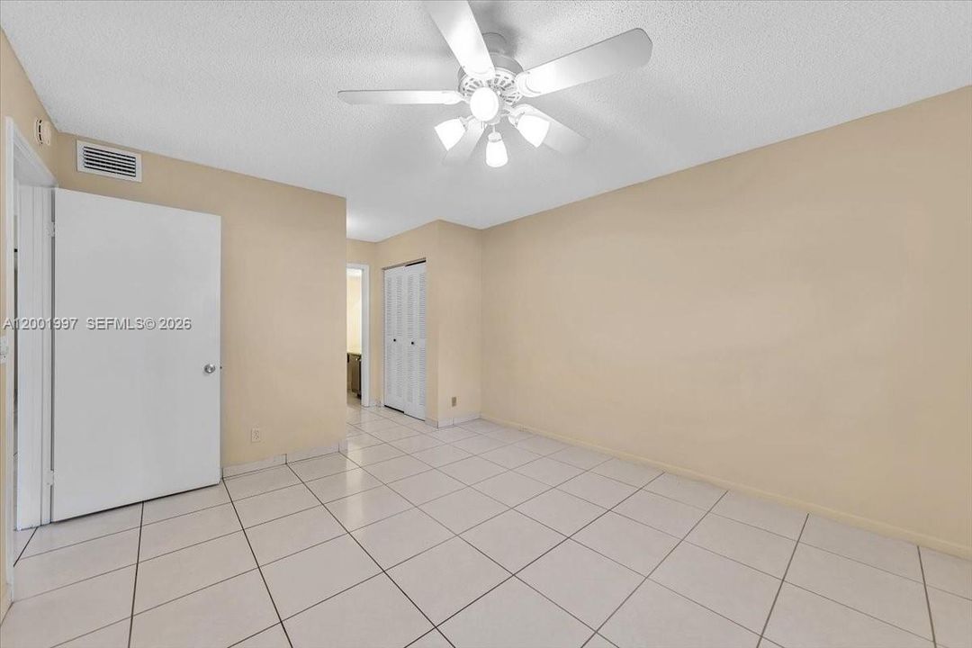 Activo con contrato: $160,000 (2 camas, 2 baños, 925 Pies cuadrados)
