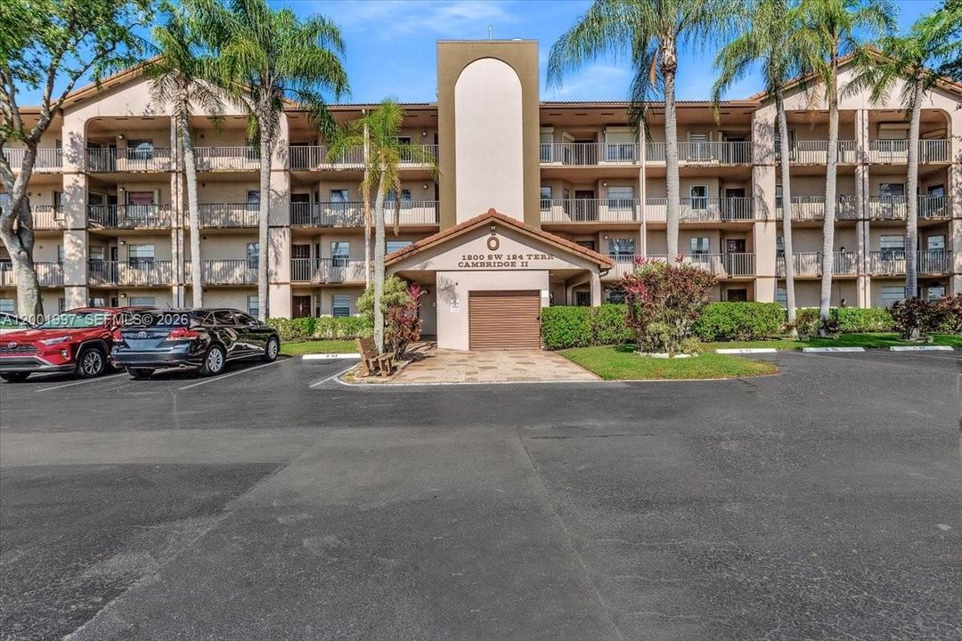 Activo con contrato: $160,000 (2 camas, 2 baños, 925 Pies cuadrados)