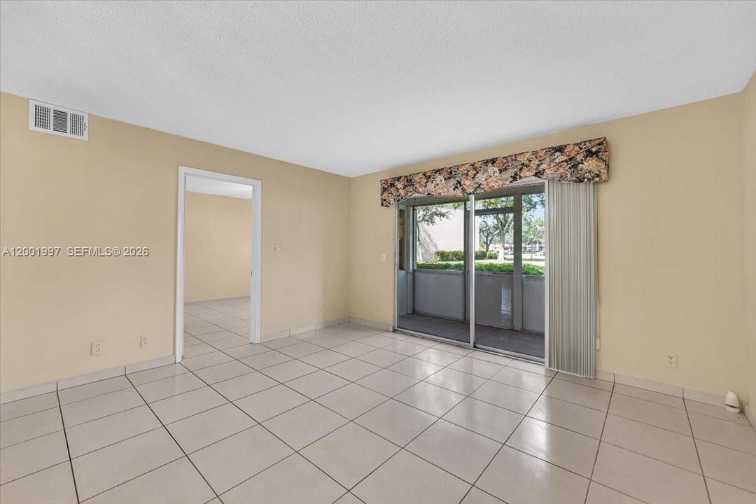 Activo con contrato: $160,000 (2 camas, 2 baños, 925 Pies cuadrados)
