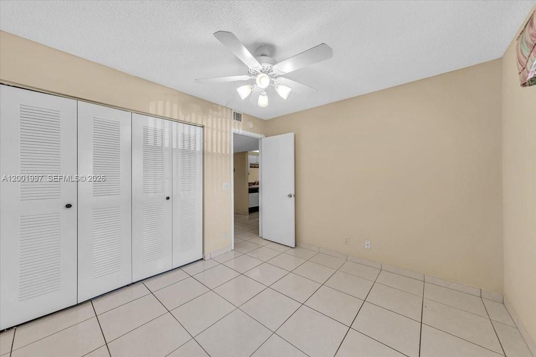 Activo con contrato: $160,000 (2 camas, 2 baños, 925 Pies cuadrados)