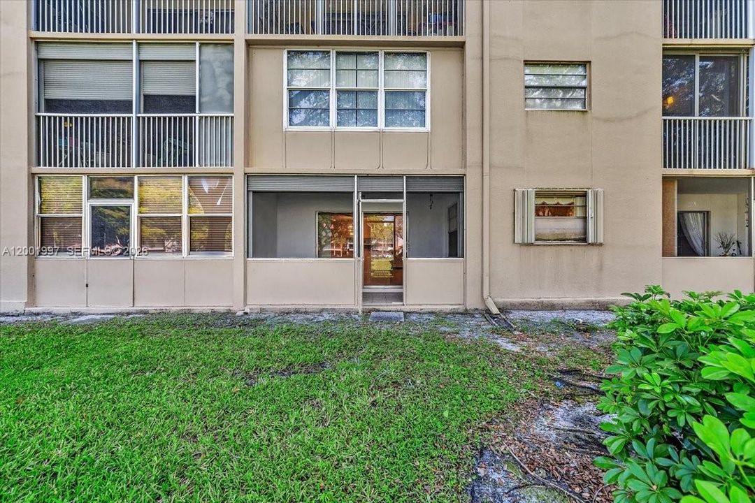 Activo con contrato: $160,000 (2 camas, 2 baños, 925 Pies cuadrados)