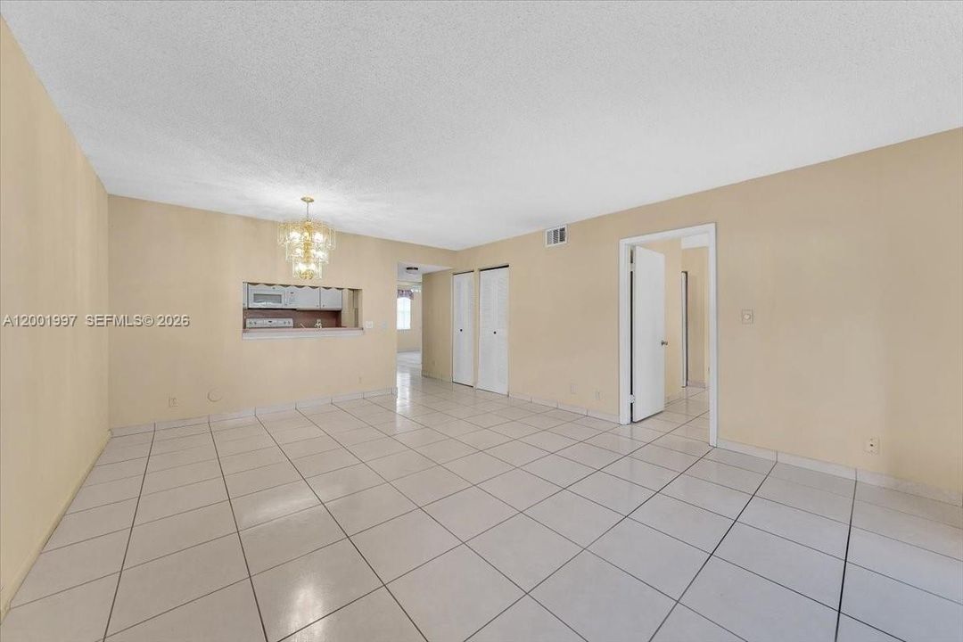 Activo con contrato: $160,000 (2 camas, 2 baños, 925 Pies cuadrados)
