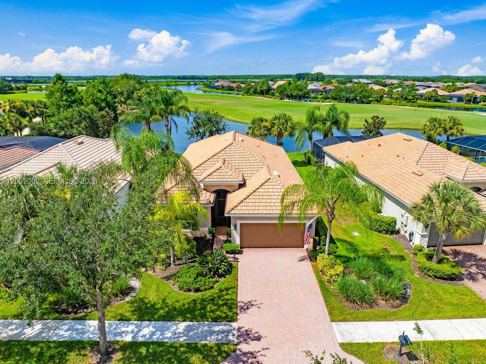 For Sale: $455,000 (2 beds, 2 baths, 2046 Square Feet)