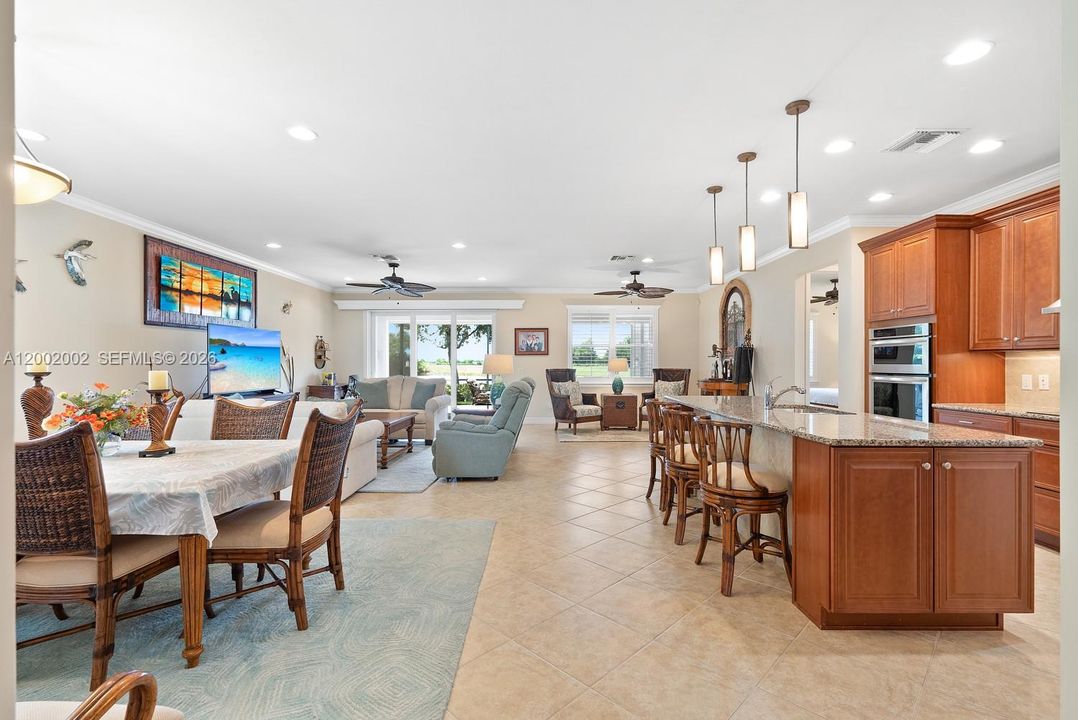 For Sale: $455,000 (2 beds, 2 baths, 2046 Square Feet)