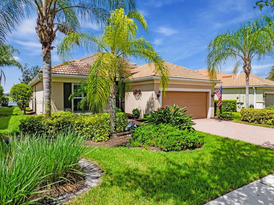 For Sale: $455,000 (2 beds, 2 baths, 2046 Square Feet)