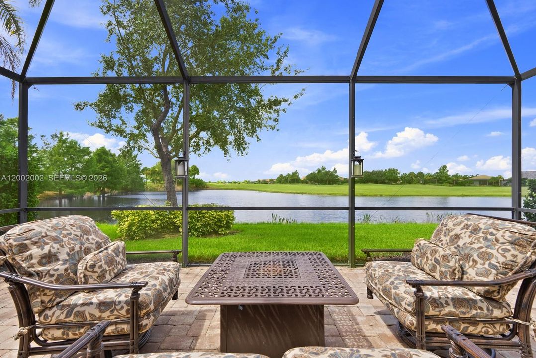 For Sale: $455,000 (2 beds, 2 baths, 2046 Square Feet)