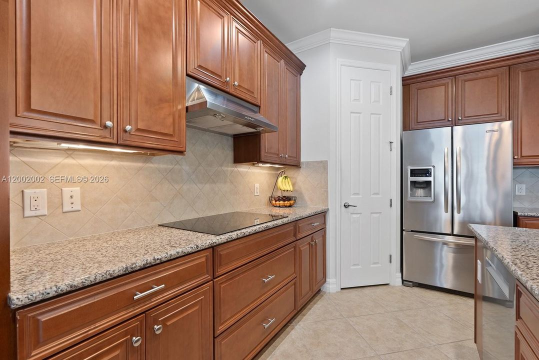 For Sale: $455,000 (2 beds, 2 baths, 2046 Square Feet)