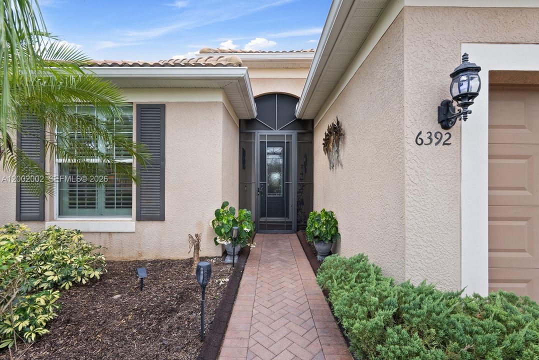 For Sale: $455,000 (2 beds, 2 baths, 2046 Square Feet)