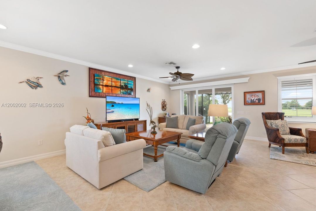 For Sale: $455,000 (2 beds, 2 baths, 2046 Square Feet)