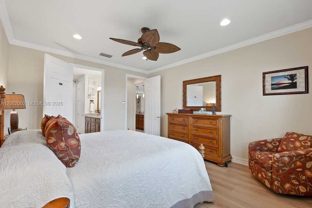 For Sale: $455,000 (2 beds, 2 baths, 2046 Square Feet)