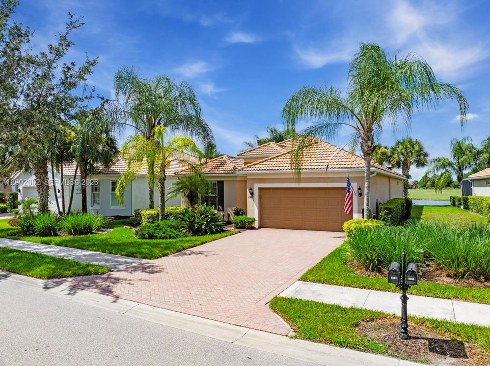 For Sale: $455,000 (2 beds, 2 baths, 2046 Square Feet)