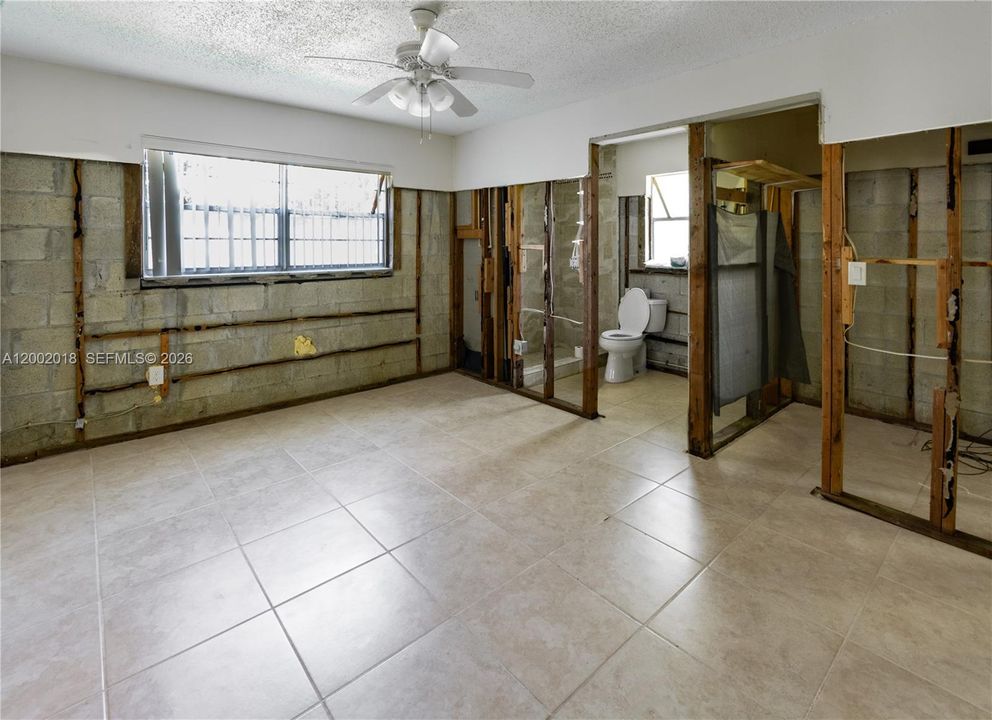 For Sale: $159,000 (2 beds, 2 baths, 1099 Square Feet)