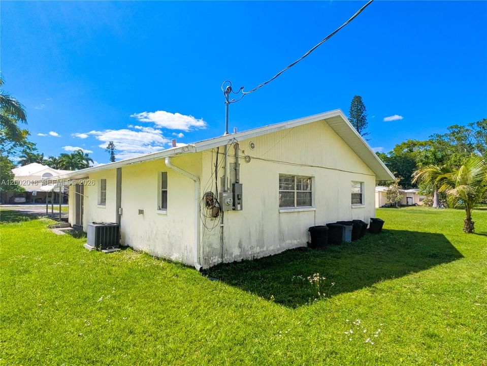 For Sale: $159,000 (2 beds, 2 baths, 1099 Square Feet)