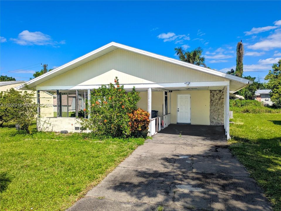 For Sale: $159,000 (2 beds, 2 baths, 1099 Square Feet)