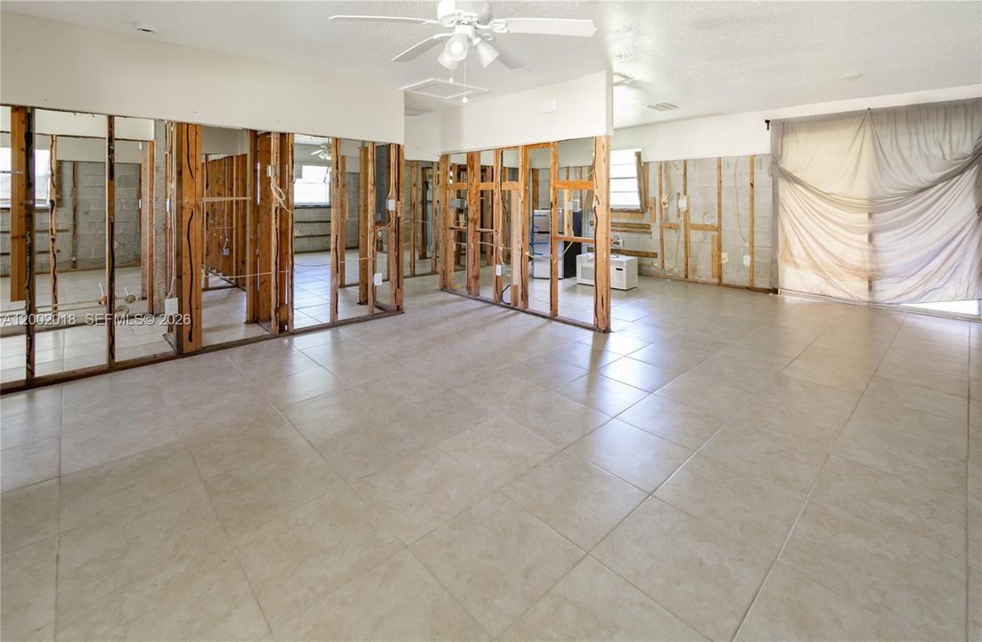 For Sale: $159,000 (2 beds, 2 baths, 1099 Square Feet)