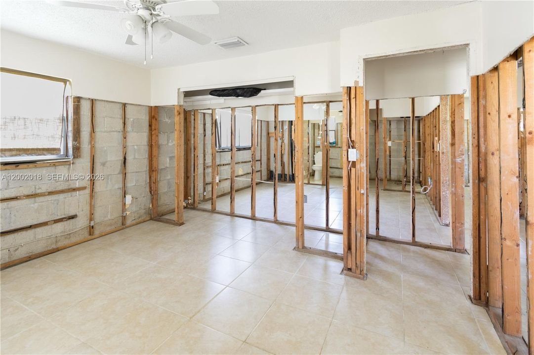 For Sale: $159,000 (2 beds, 2 baths, 1099 Square Feet)