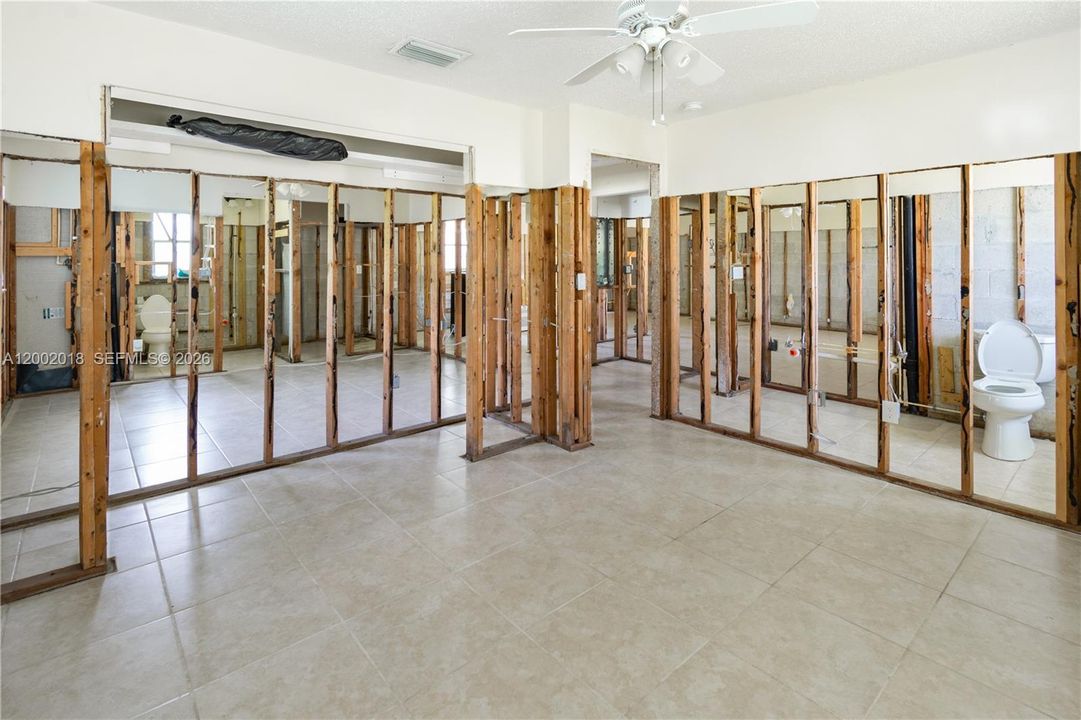 For Sale: $159,000 (2 beds, 2 baths, 1099 Square Feet)