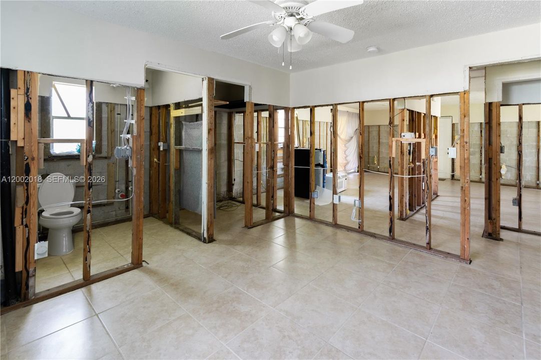 For Sale: $159,000 (2 beds, 2 baths, 1099 Square Feet)