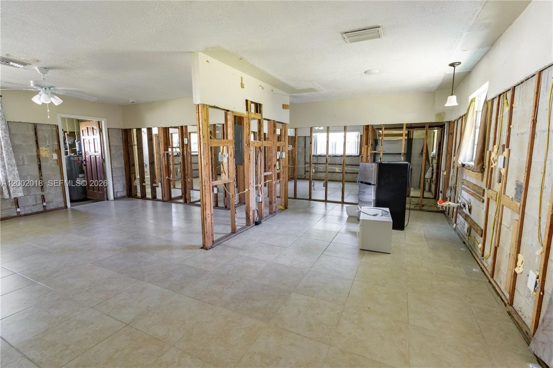 For Sale: $159,000 (2 beds, 2 baths, 1099 Square Feet)
