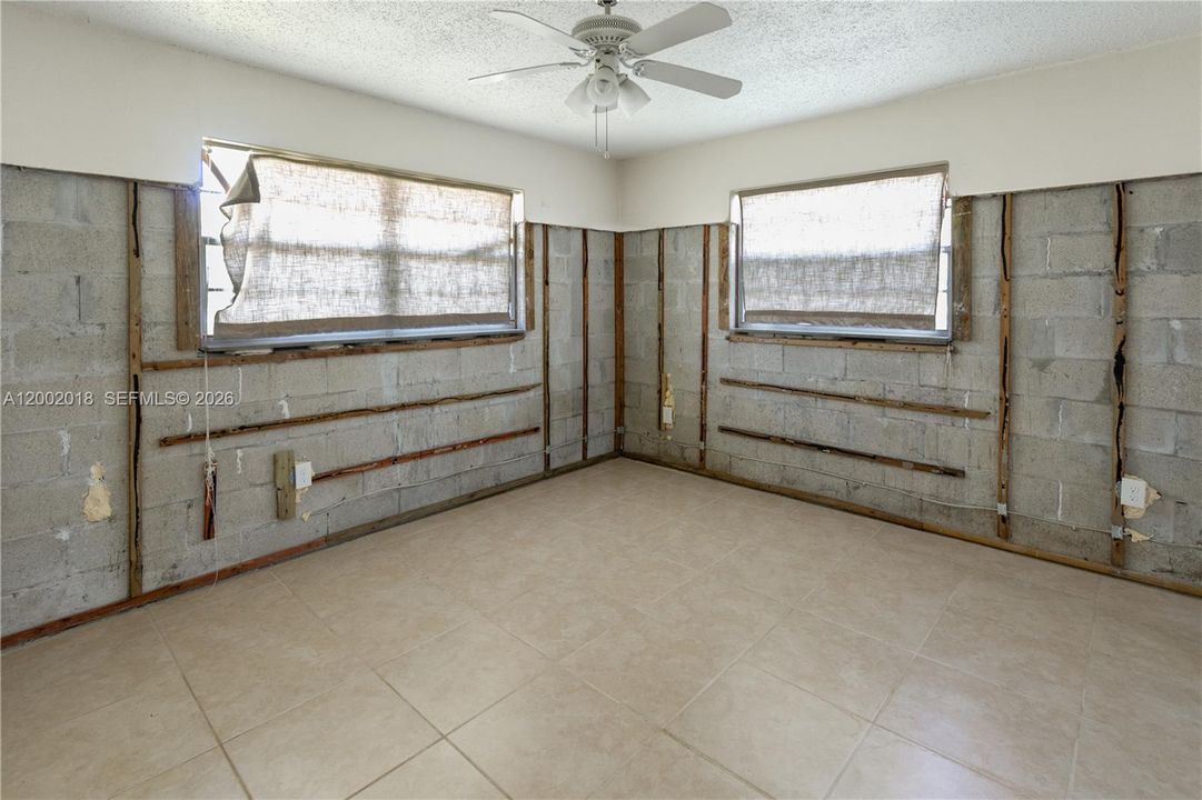 For Sale: $159,000 (2 beds, 2 baths, 1099 Square Feet)