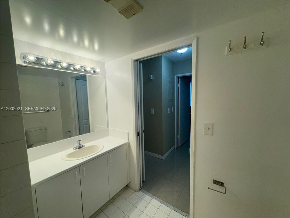 For Rent: $2,050 (2 beds, 2 baths, 1036 Square Feet)