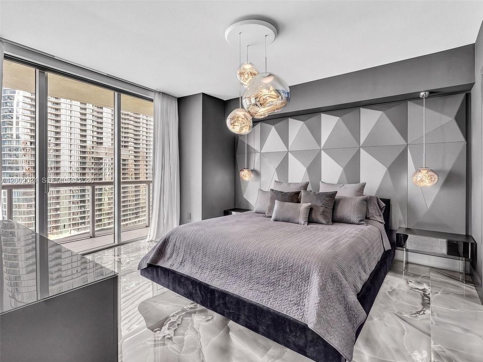 For Sale: $1,200,000 (2 beds, 2 baths, 1168 Square Feet)