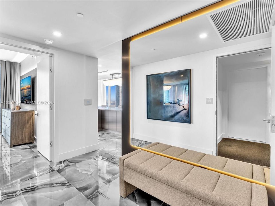 For Sale: $1,200,000 (2 beds, 2 baths, 1168 Square Feet)