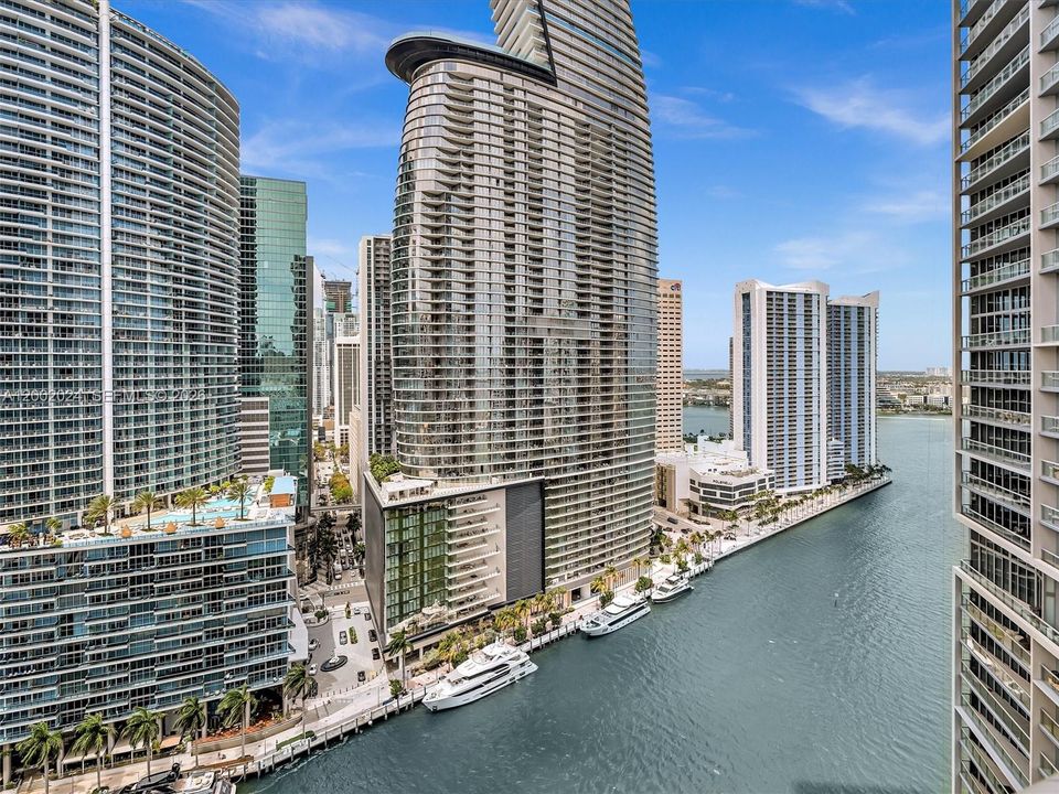 For Sale: $1,200,000 (2 beds, 2 baths, 1168 Square Feet)