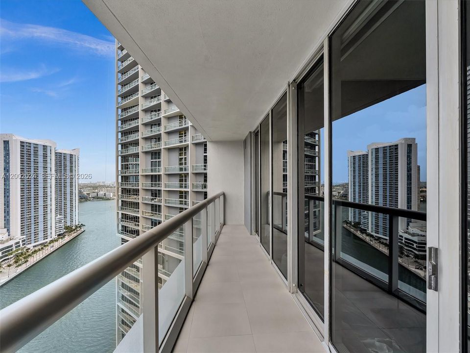 For Sale: $1,200,000 (2 beds, 2 baths, 1168 Square Feet)