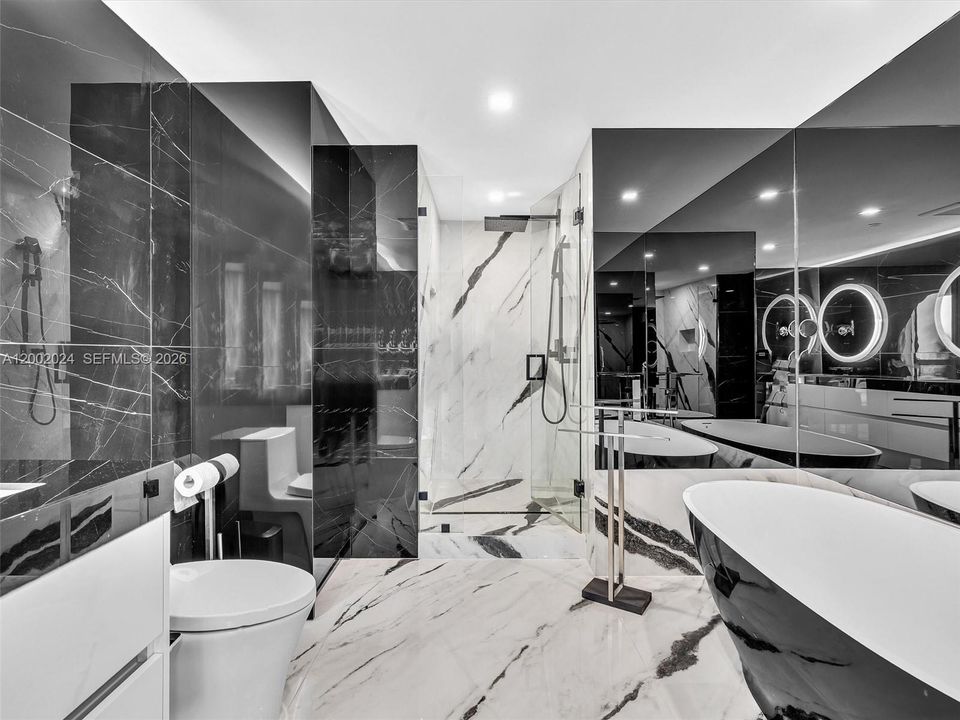 For Sale: $1,200,000 (2 beds, 2 baths, 1168 Square Feet)