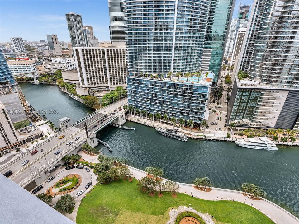 For Sale: $1,200,000 (2 beds, 2 baths, 1168 Square Feet)