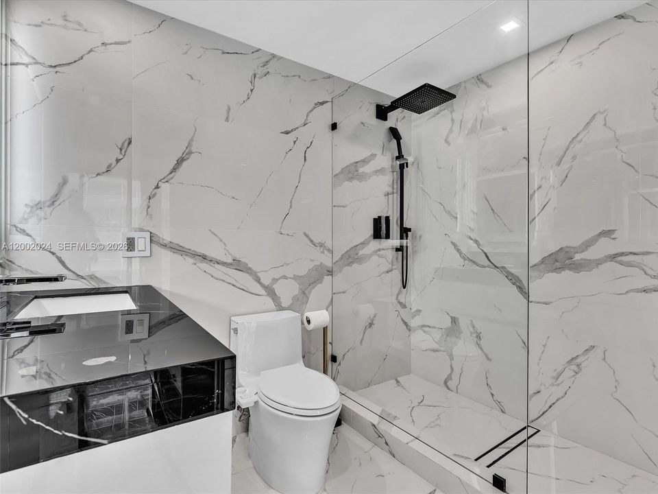 For Sale: $1,200,000 (2 beds, 2 baths, 1168 Square Feet)
