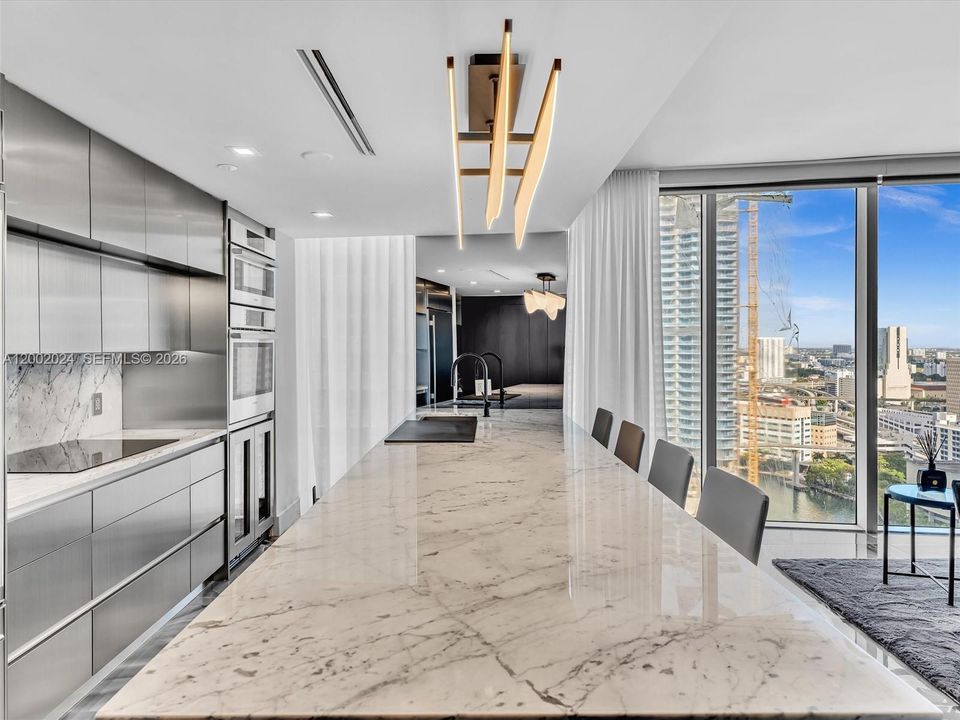 For Sale: $1,200,000 (2 beds, 2 baths, 1168 Square Feet)