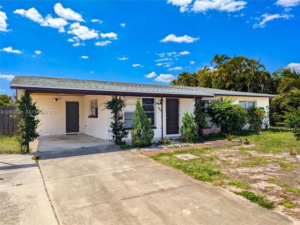 For Sale: $249,000 (3 beds, 2 baths, 1056 Square Feet)