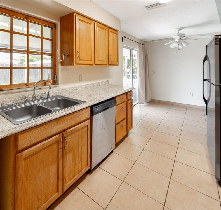 For Sale: $249,000 (3 beds, 2 baths, 1056 Square Feet)