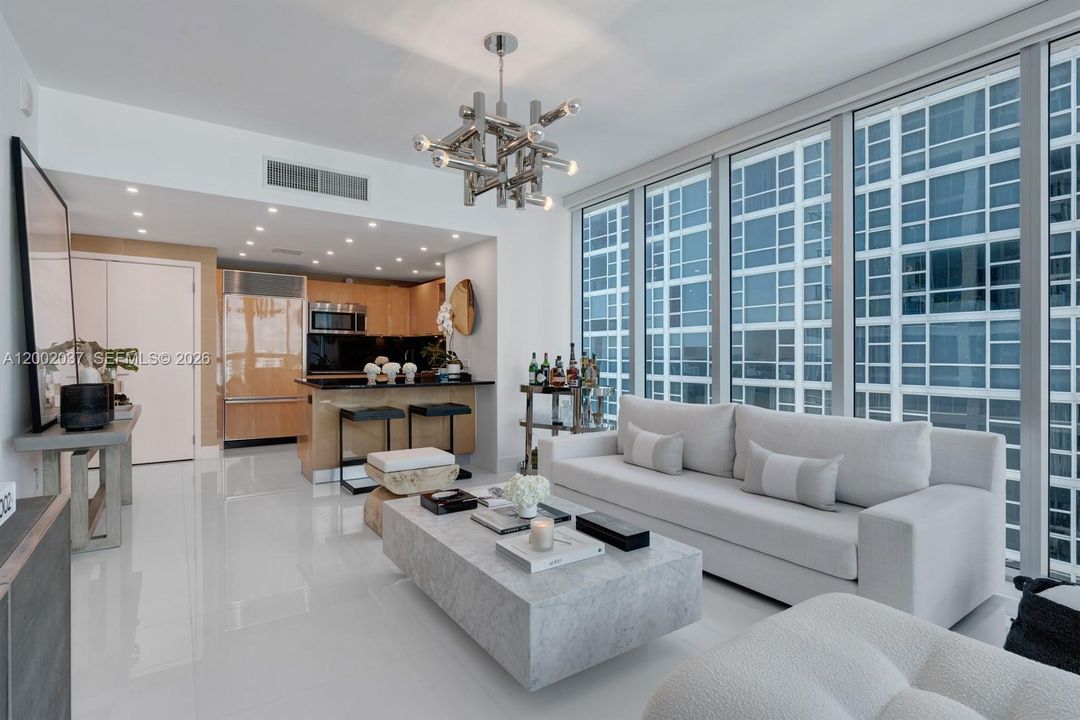 For Sale: $678,000 (1 beds, 1 baths, 820 Square Feet)