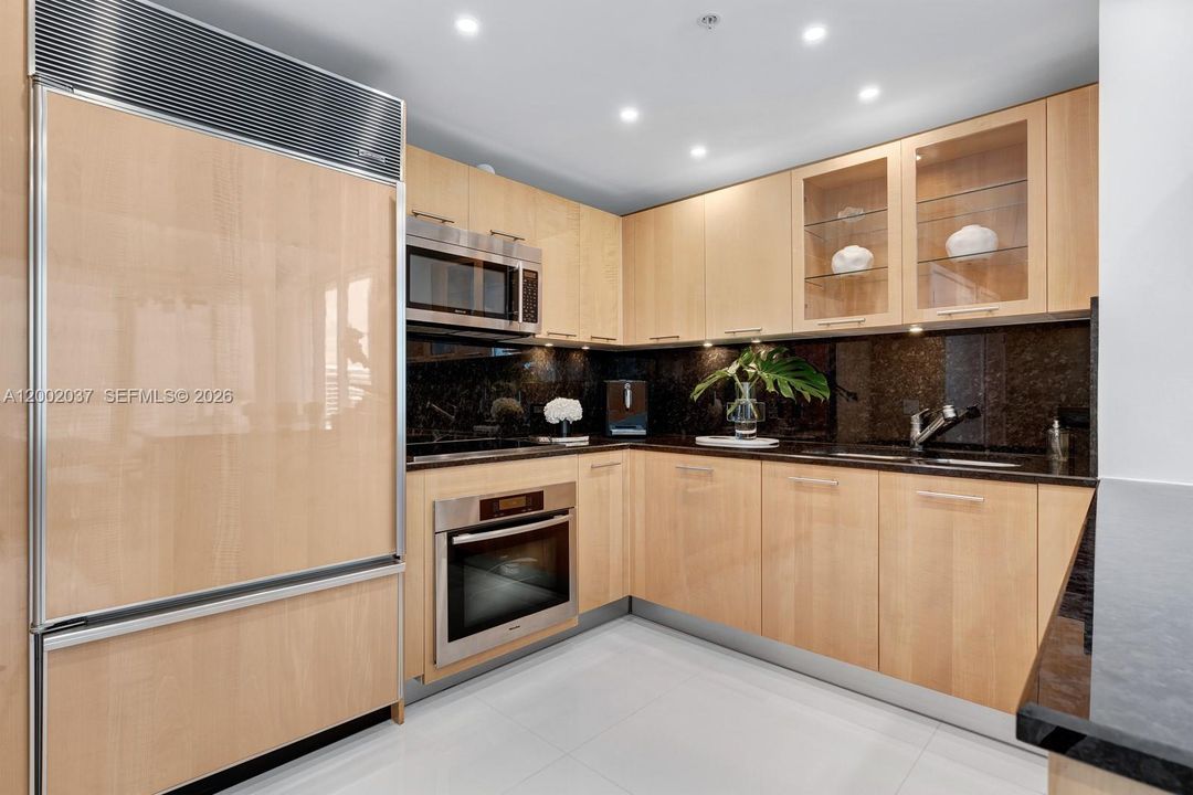 For Sale: $678,000 (1 beds, 1 baths, 820 Square Feet)