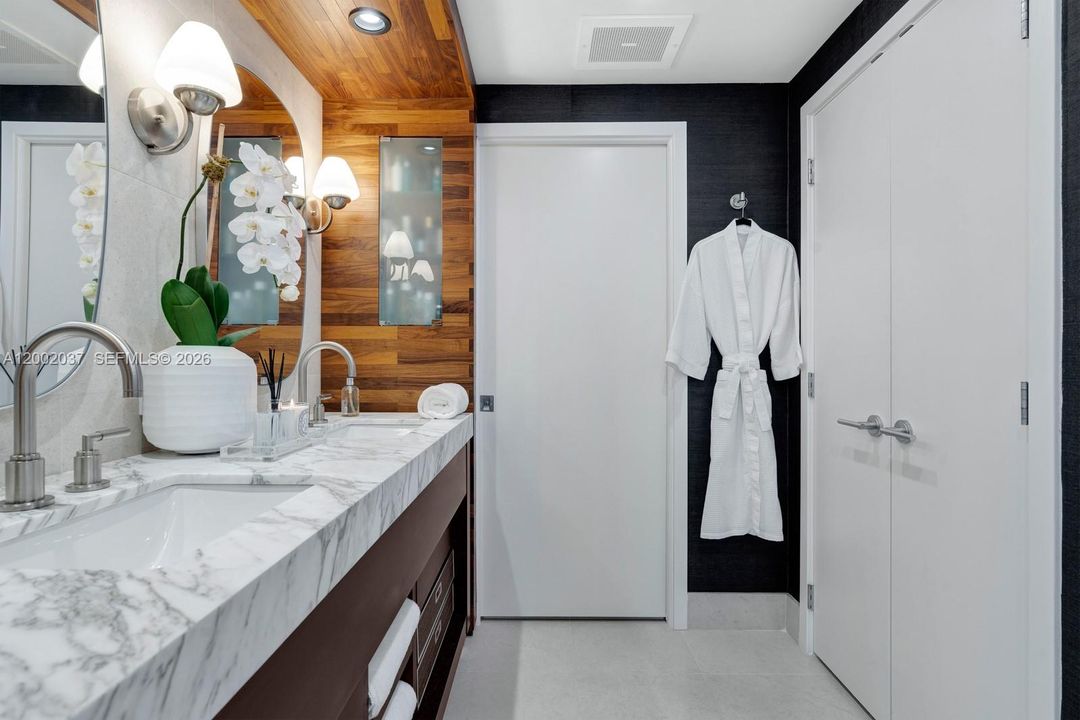 For Sale: $678,000 (1 beds, 1 baths, 820 Square Feet)