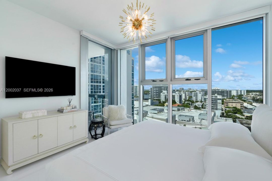 For Sale: $678,000 (1 beds, 1 baths, 820 Square Feet)