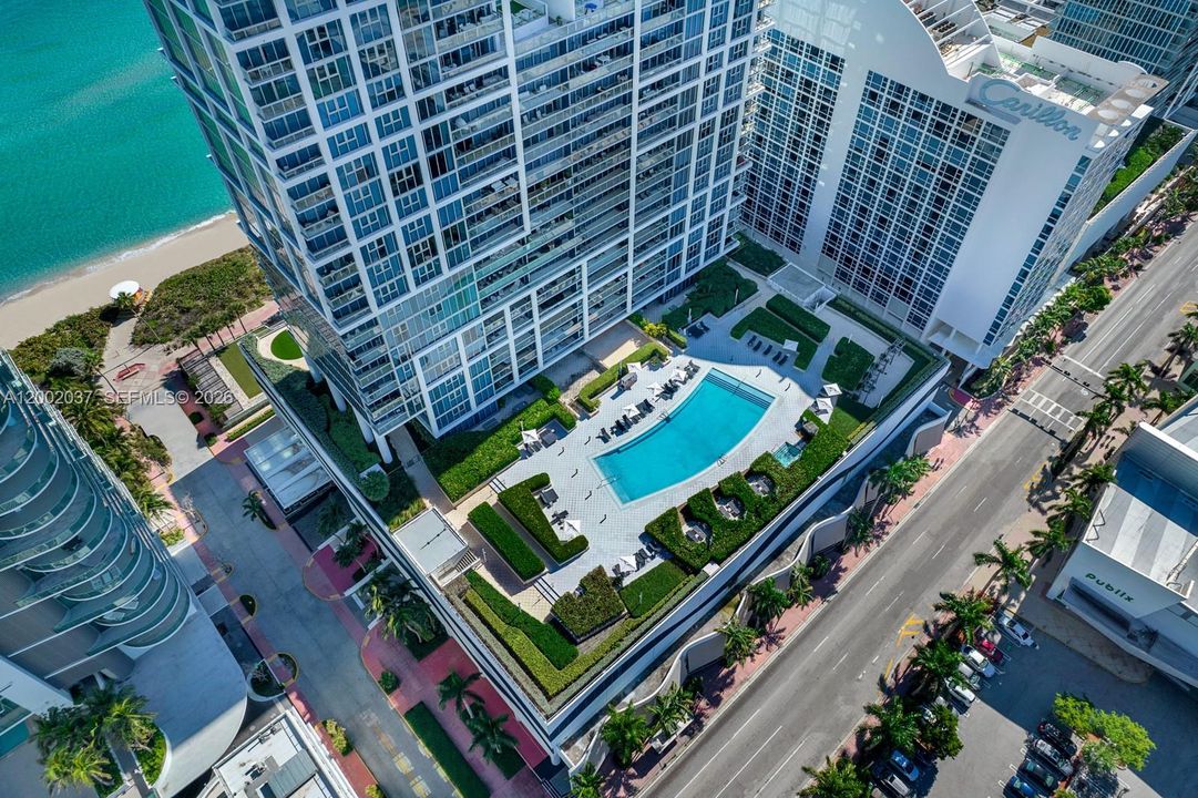 For Sale: $678,000 (1 beds, 1 baths, 820 Square Feet)