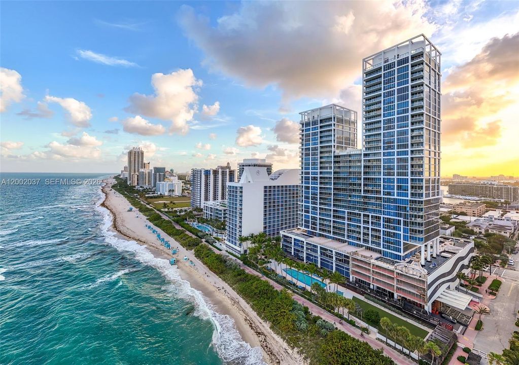 For Sale: $678,000 (1 beds, 1 baths, 820 Square Feet)