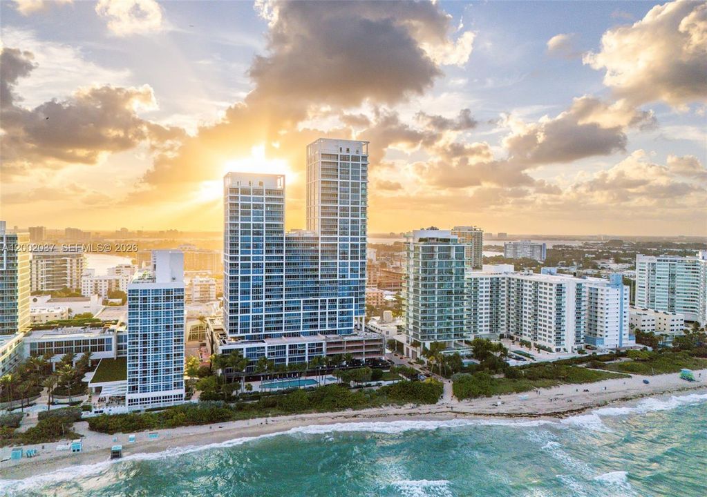 For Sale: $678,000 (1 beds, 1 baths, 820 Square Feet)