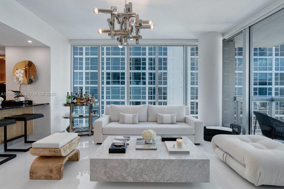 For Sale: $678,000 (1 beds, 1 baths, 820 Square Feet)