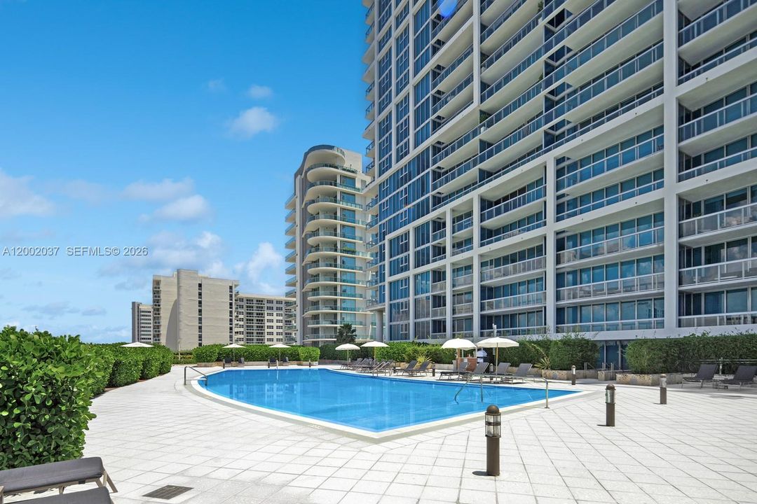 For Sale: $678,000 (1 beds, 1 baths, 820 Square Feet)
