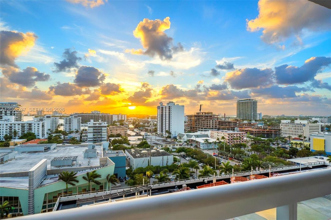 For Sale: $678,000 (1 beds, 1 baths, 820 Square Feet)